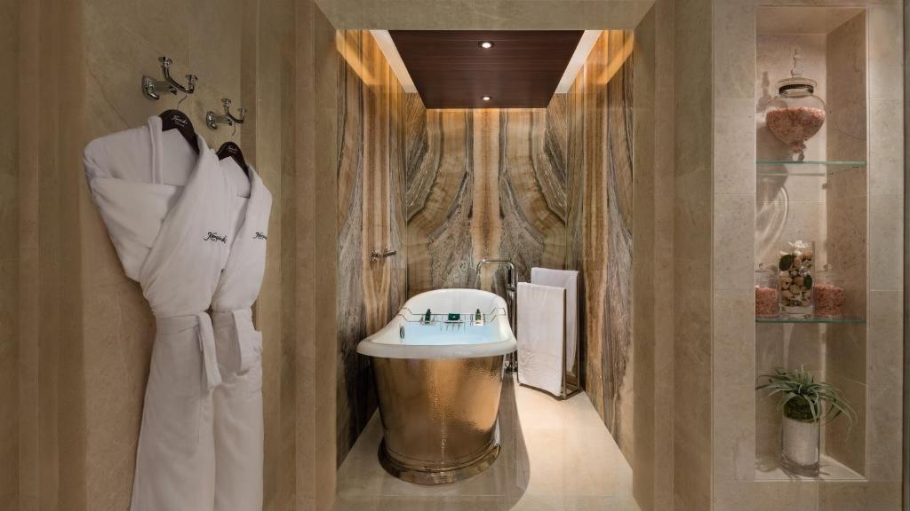 Koupelna v ubytování Aspen Chalets by Kempinski Hotel Mall of The Emirates