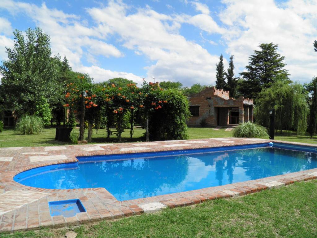 a swimming pool in the yard of a house at Cabañas La Rosada in Santa Rosa de Calamuchita