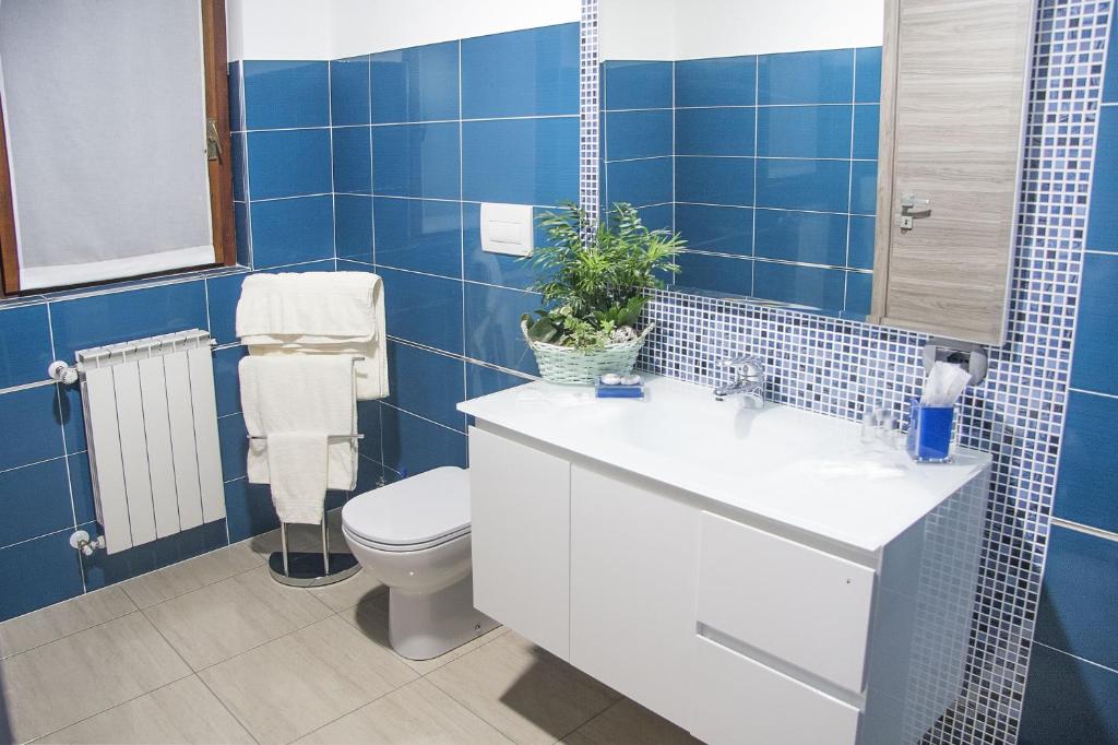 A bathroom at La Tarantola