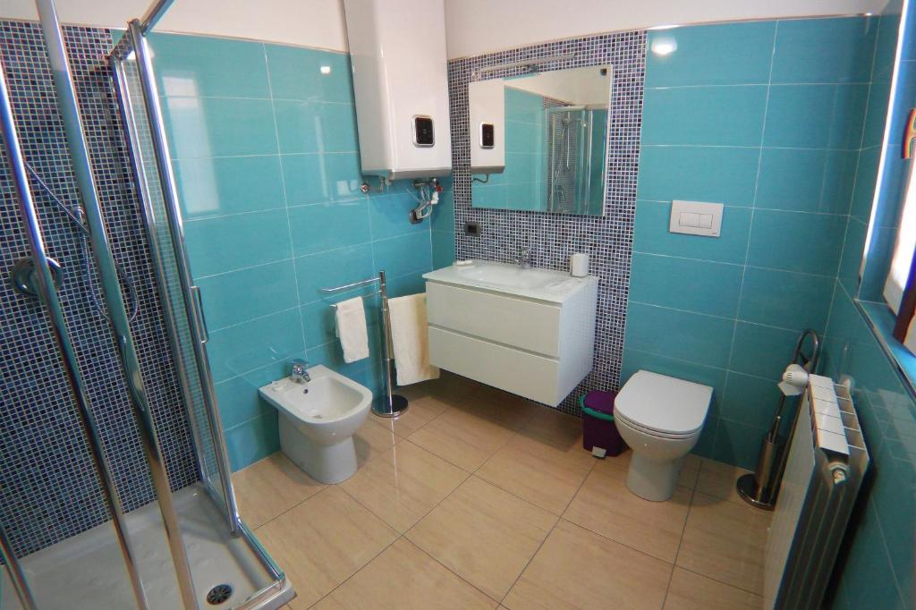 A bathroom at La Tarantola
