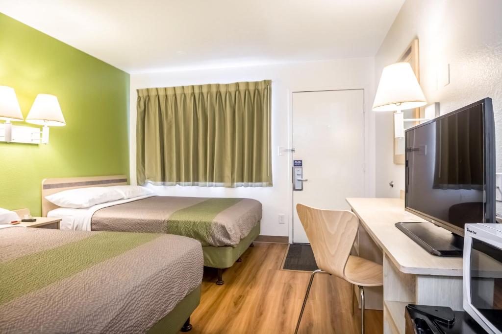 Motel 6-Pueblo, CO - I-25 - Vierbettzimmer