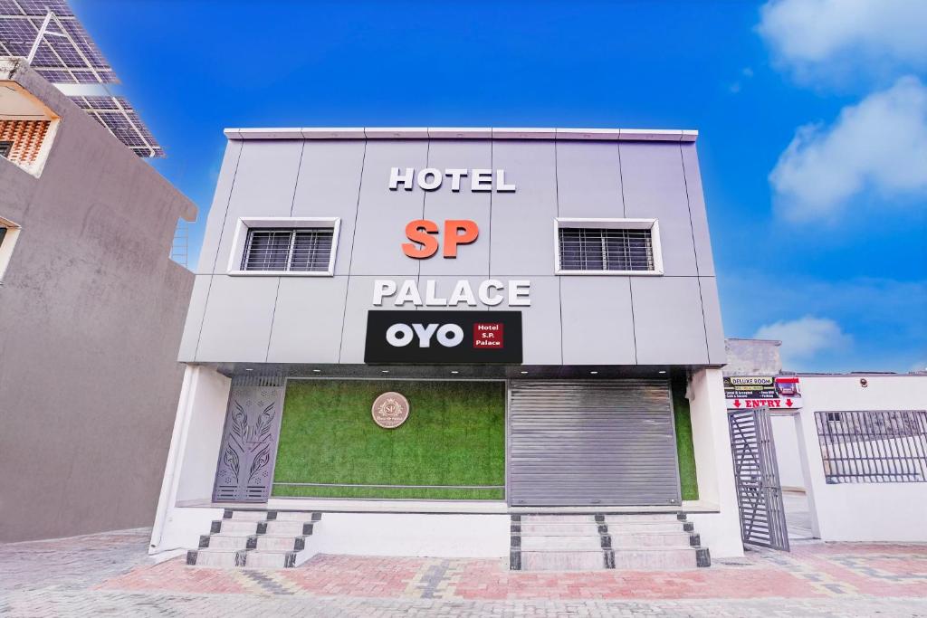 Foto dalla galleria di SPOT ON Hotel SP Palace a Surat