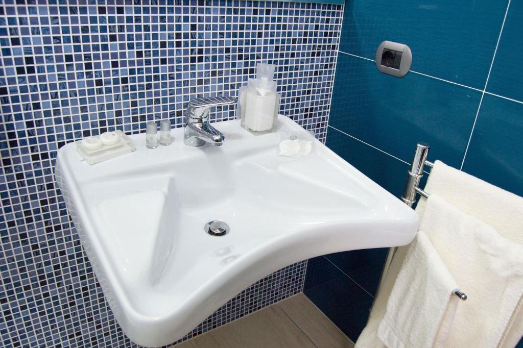 A bathroom at La Tarantola