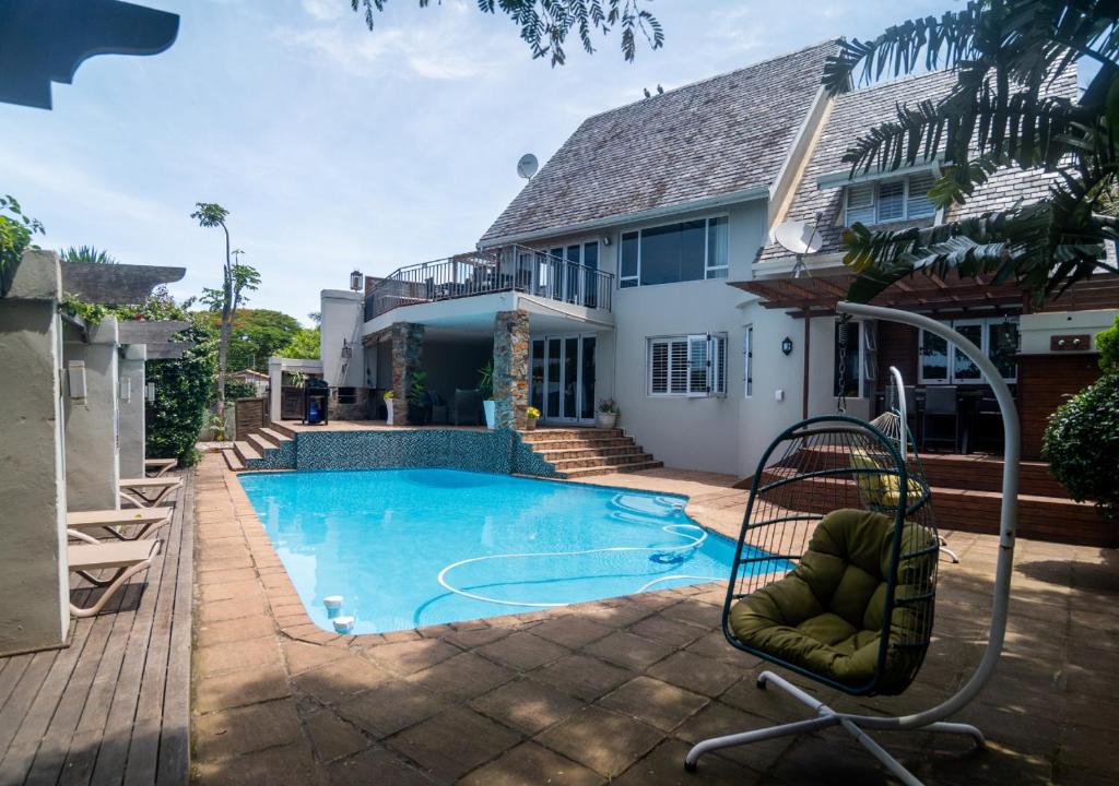 Swimmingpoolen hos eller tæt på Sylvan Close 3 Umhlanga Rocks