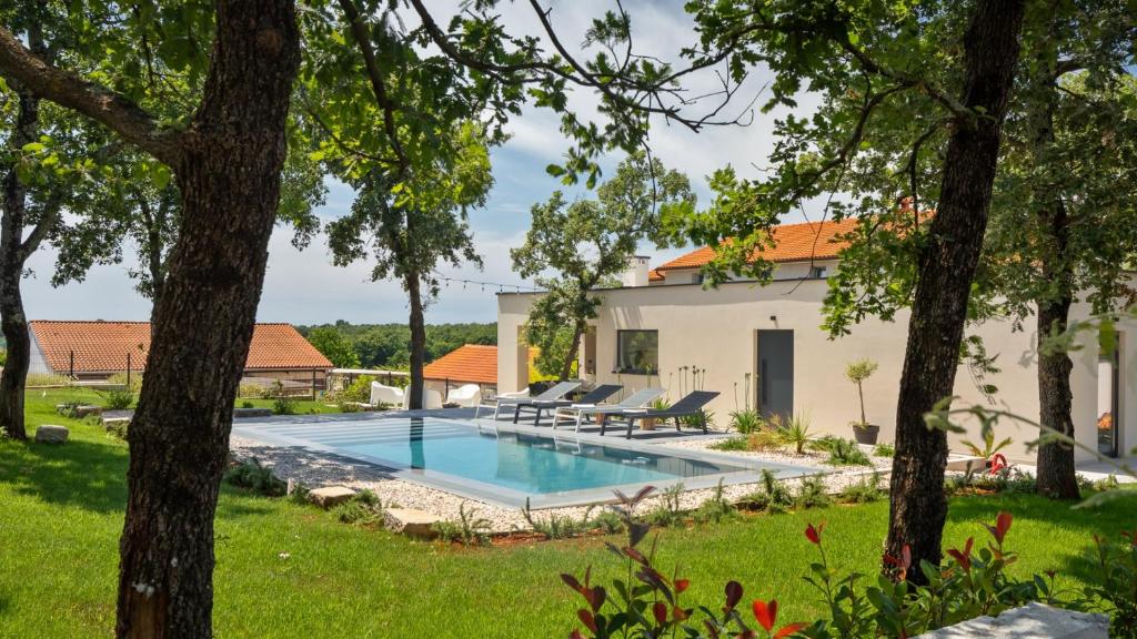 Modern villa Casetta Molindrio with pool in Porec