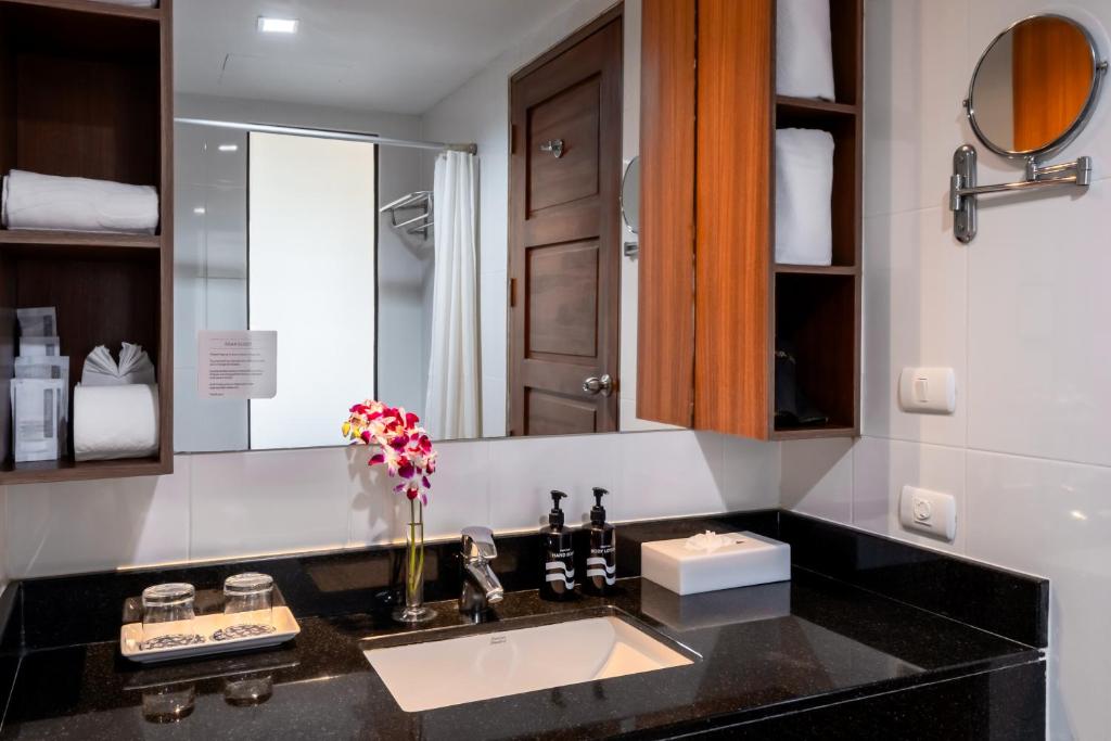 Sunprime Kamala Beach - 17