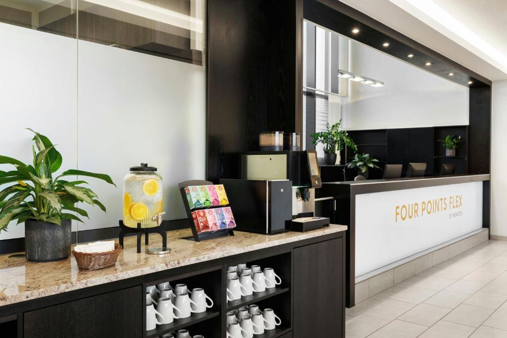Breakfast room at Four Points Flex by Sheraton Salzburg Messe