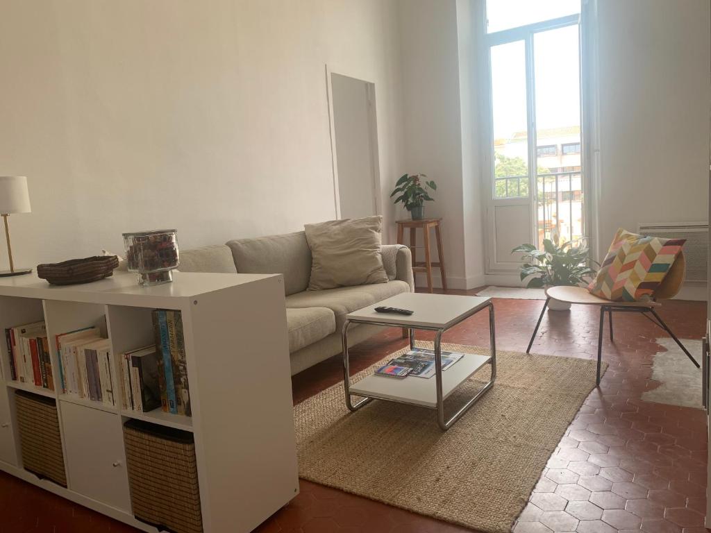 Et opholdsområde på Mistral bedroom