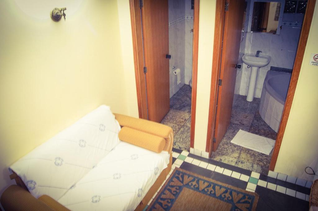 Koupelna v ubytování Cumbipar King Hotel