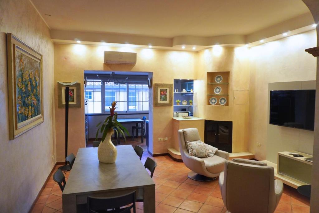 TV a/nebo společenská místnost v ubytování Art & Family Ideal for families