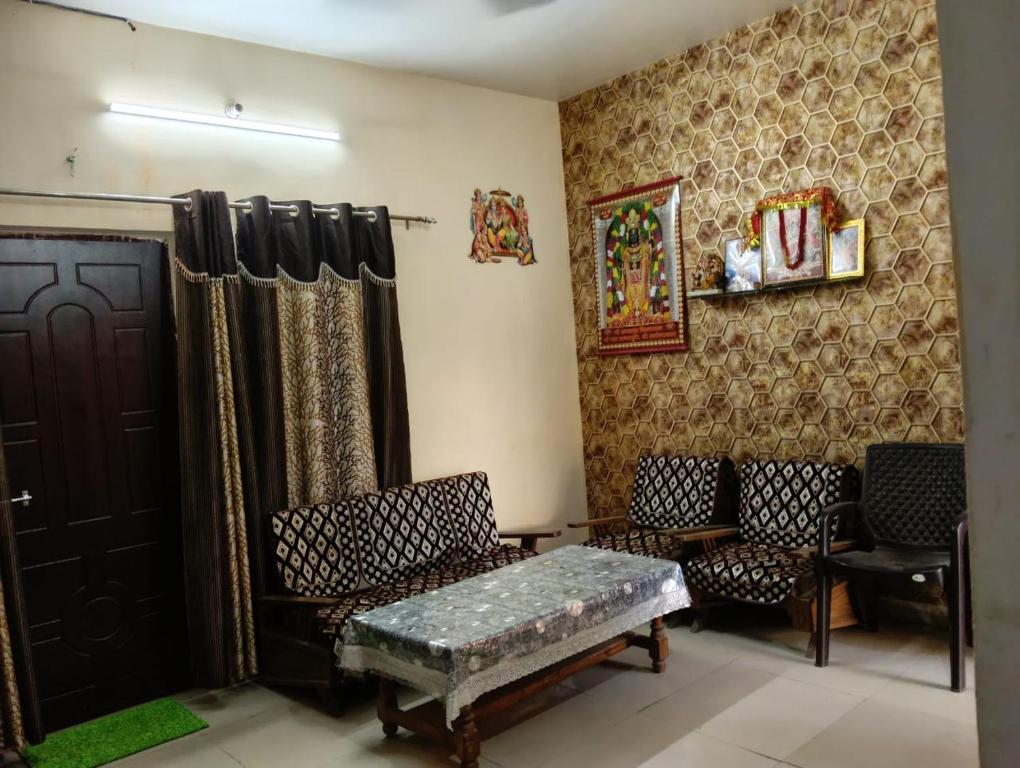 Et opholdsområde på Vardaan Paying Guest House