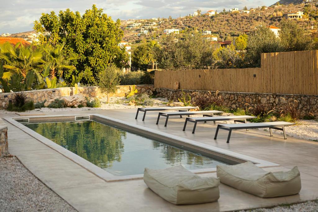 Hồ bơi trong/gần Villa Leone Luxury Living with Sea Views and Pool