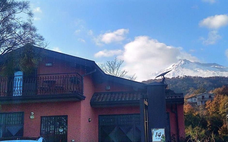 Vue générale sur la montagne ou vue sur la montagne depuis la maison de vacances