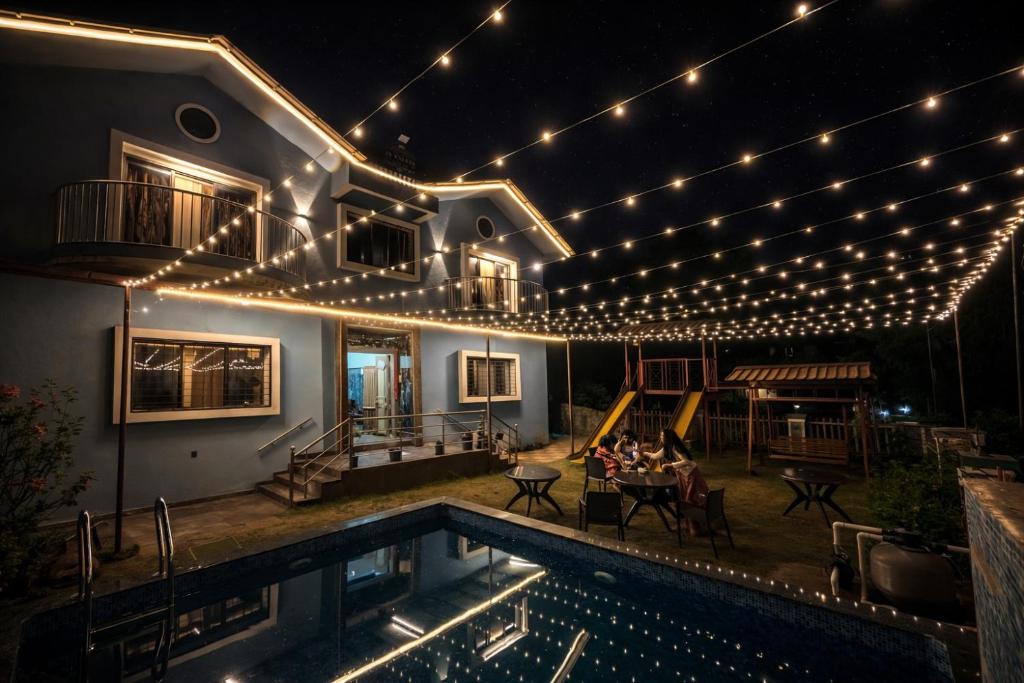 Bazén v ubytování JK Valley Panchgani nebo v jeho okolí