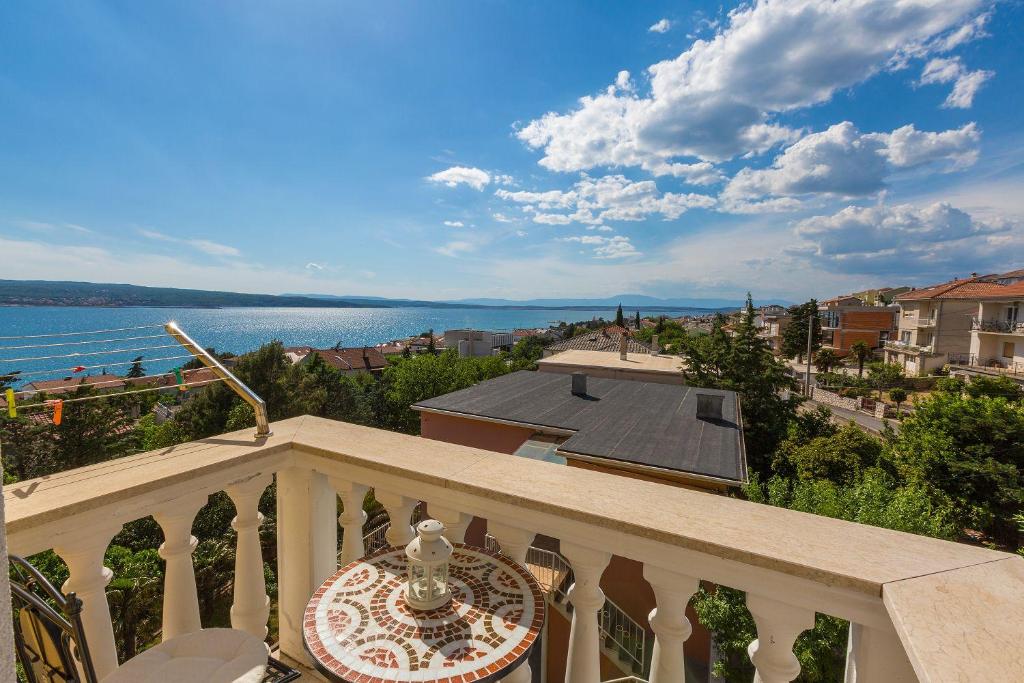 Modernes Apartment nur 300 Meter zum Strand mit traumhaften Meerblick