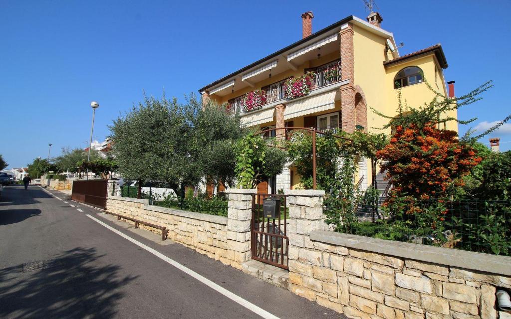 Hundefreundliches Apartment nur 600 Meter zum Strand mit Garten und Grill