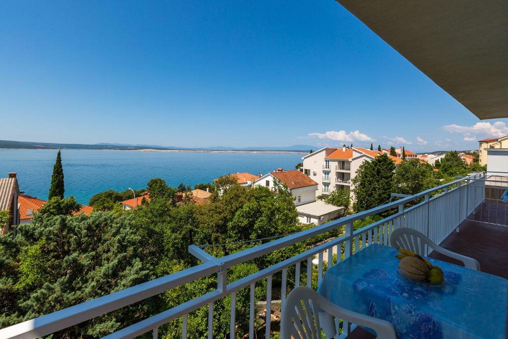 Charmantes Apartment nur 230 Meter zum Sandstrand mit Meerblick, WiFi, Parkplatz