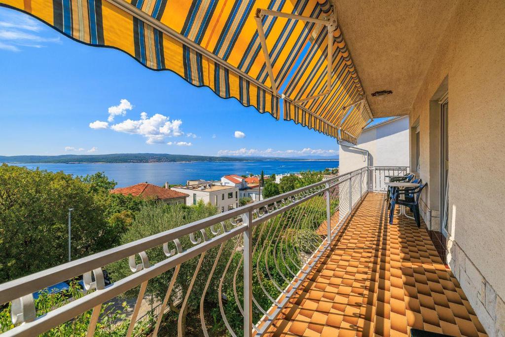 Großes Apartment nur 400 Meter zum Strand mit Meerblick, Grillplatz, WiFi, Klima