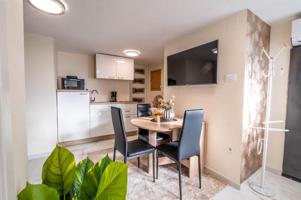 Lauschiges und zentrumsnahes Apartment mit Privatparkplatz und Waschmaschine