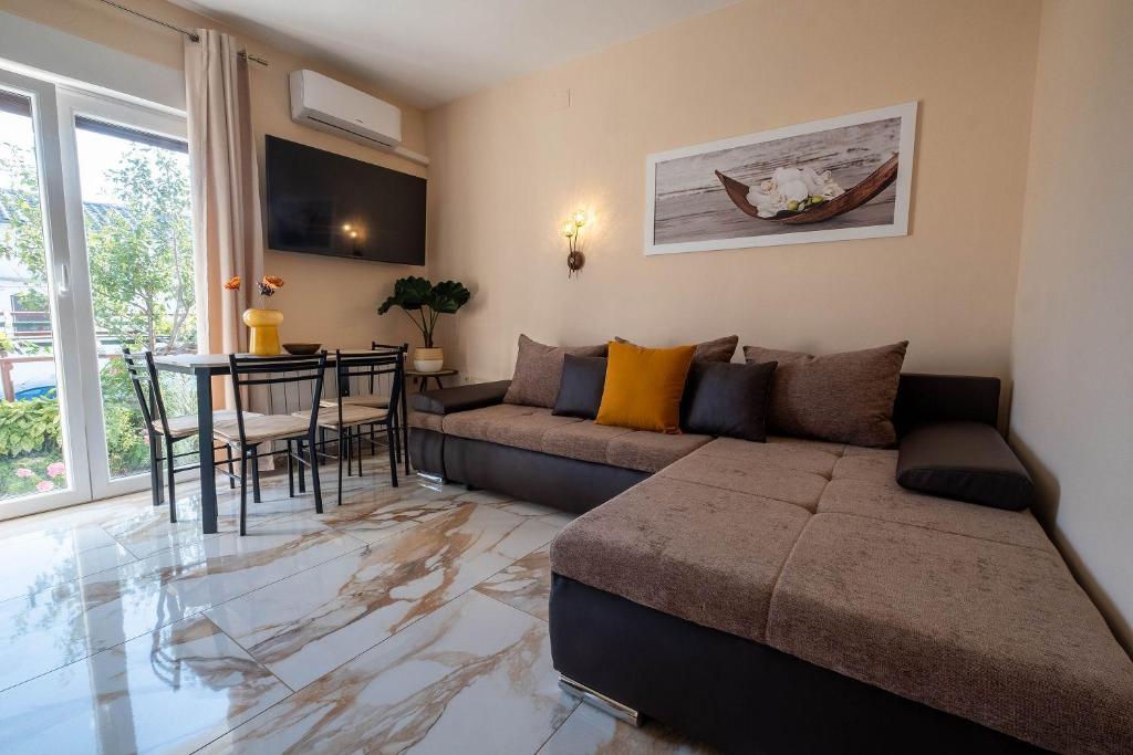 Lichtdurchflutetes und zentrumsnahes Apartment mit Privatparkplatz