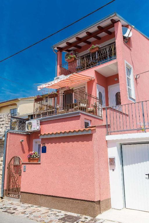 Romantisches Apartment nur 500 Meter zum Sandstrand mit Klima, WiFi, Waschmaschine