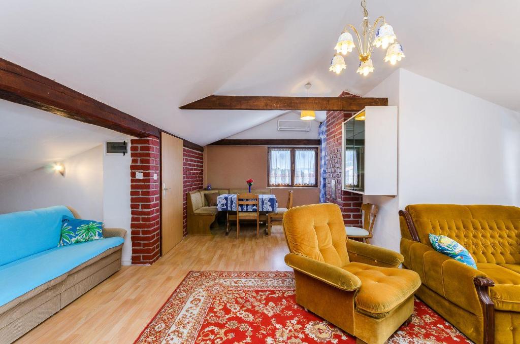 Vintage Apartment nur 490 Meter zum Strand mit Meerblick, Grillbereich, Klima