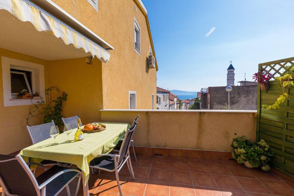 Besonderes Apartment nur 350 Meter zum Strand mit Meerblick, Babybett, Parkplatz