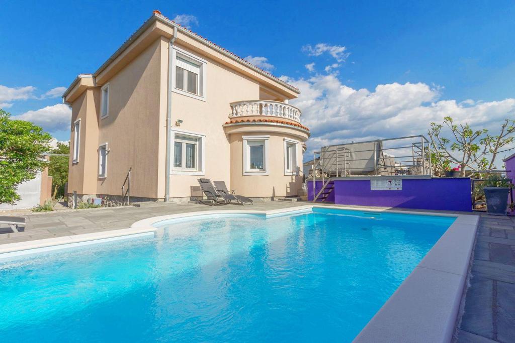 Luxusvilla mit Privatpool, Whirlpool, Meerblick, Billard, Fitnessgeräte, Garage