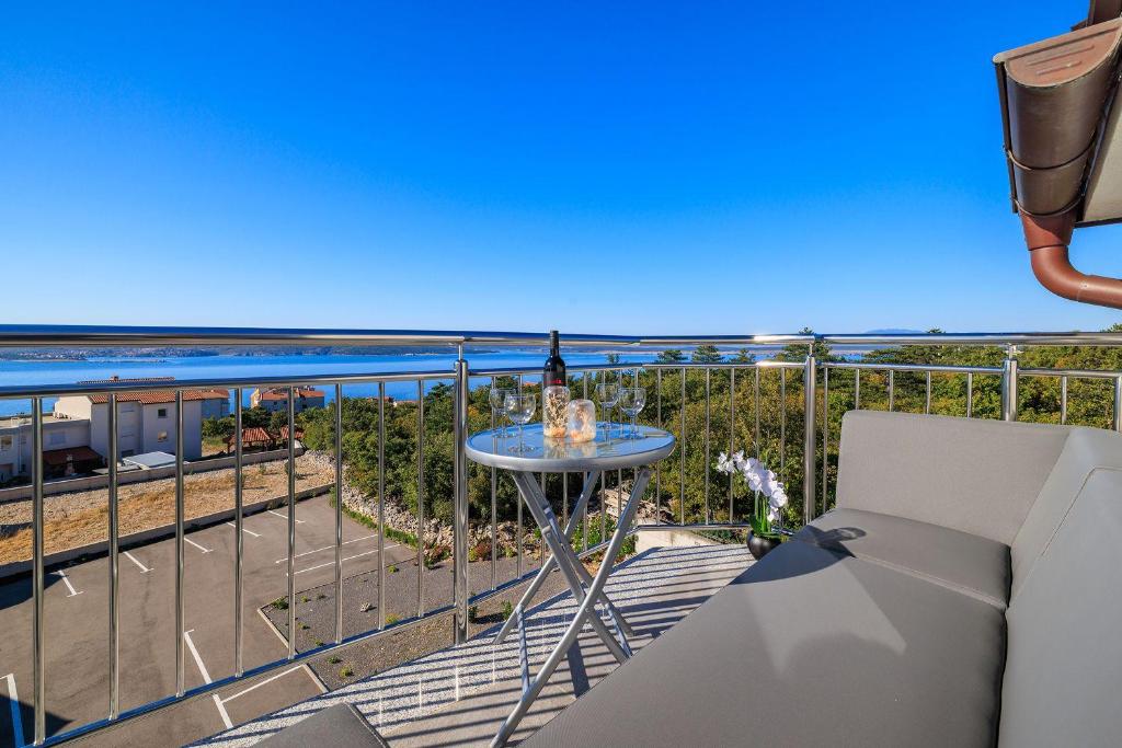 Helles Apartment mit atemberaubenden Meerblick bis zur Insel Krk