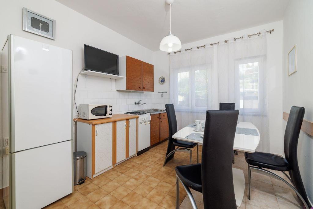 Hundefreundliches Apartment nur 260 Meter zum Strand mit Meerblick, Grill