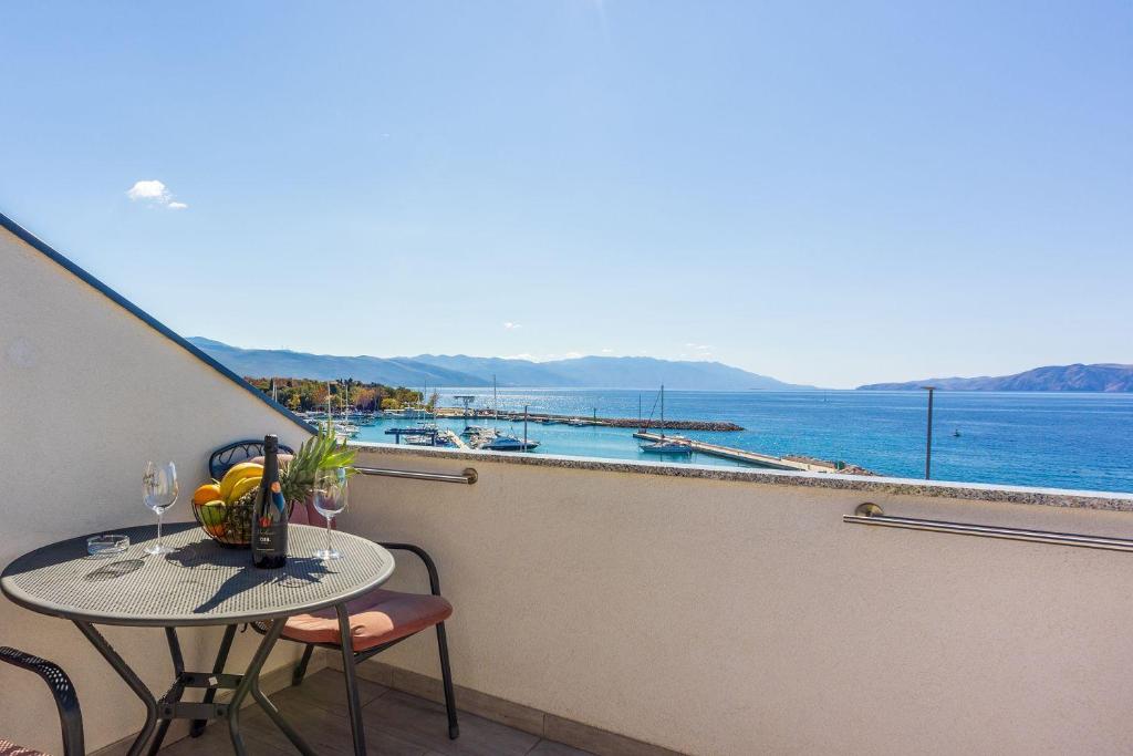 Modernes Studio-Apartment nur 100 Meter zum Strand mit traumhaften Meerblick