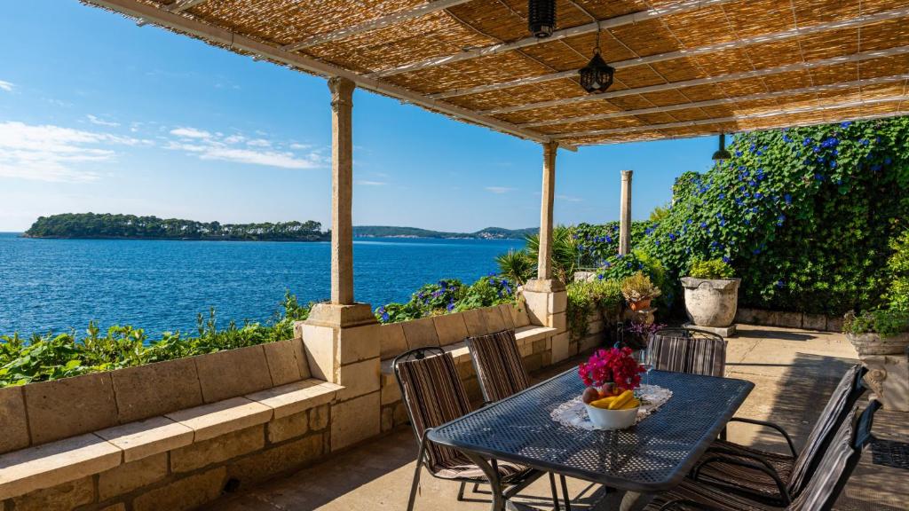 Beach house Lozica by Villas Guide