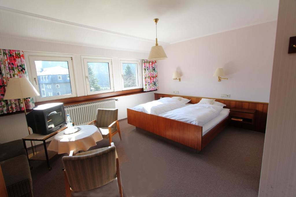 Postel nebo postele na pokoji v ubytování Hotel Gasthaus Tröster