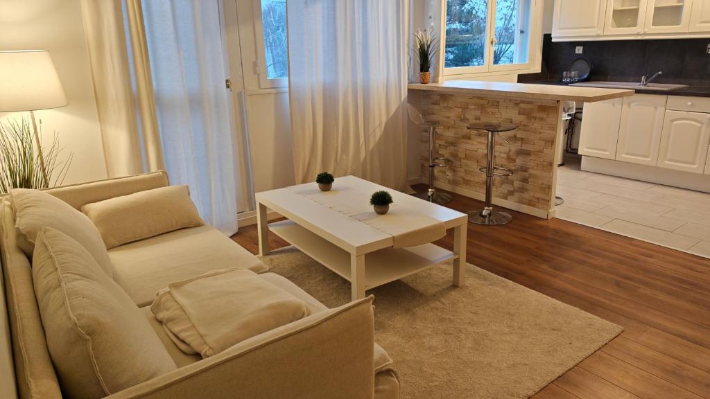 Køkken eller tekøkken på Cosy Place, Private Parking, 26 min to Paris