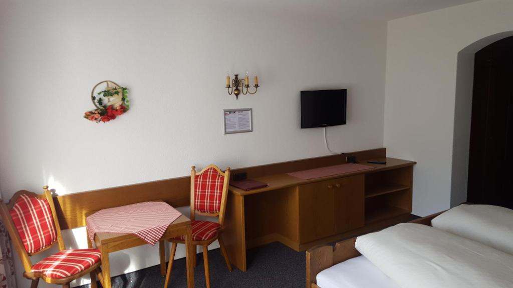 TV a/nebo společenská místnost v ubytování Hotel Garni