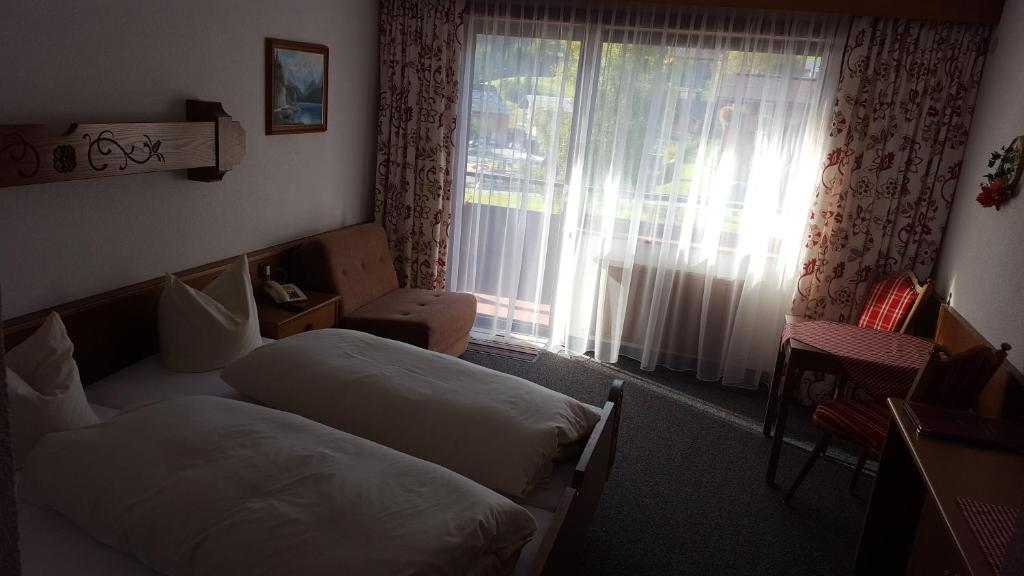 Postel nebo postele na pokoji v ubytování Hotel Garni