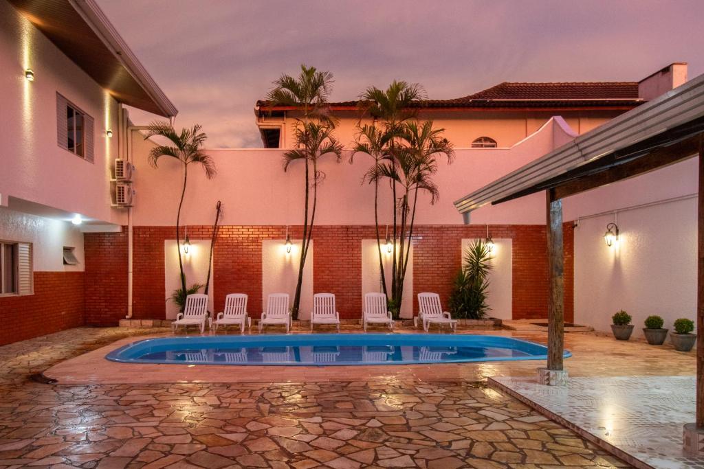 Swimmingpoolen hos eller tæt på Nana Suites