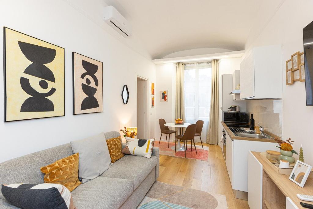 Vic House by Rental in Rome