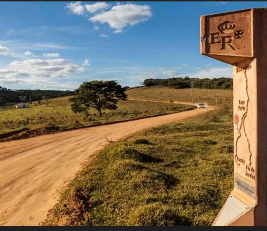 a dirt road in the middle of a field at Chalés Moinho in Carrancas