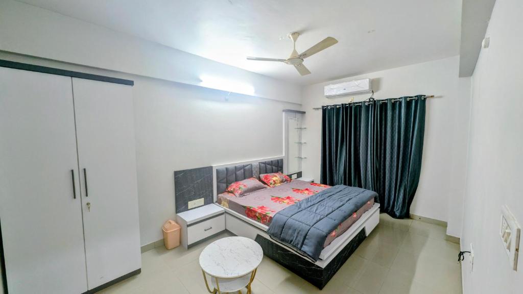 Giường trong phòng chung tại Jalsa Home Stay
