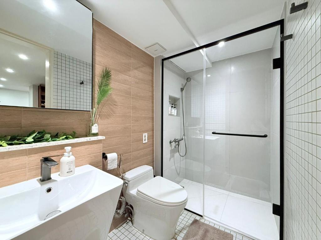 HHZib, homestay on a hill in the heart of Seoul - 'BEST SEOUL STAY 2024-25' by Seoul photo