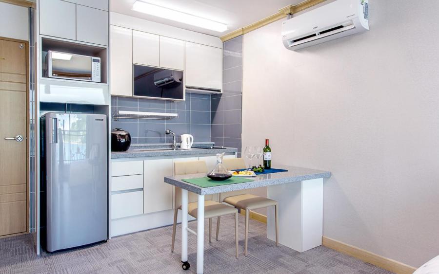 Kuchyň nebo kuchyňský kout v ubytování Onda D'oro Hostel