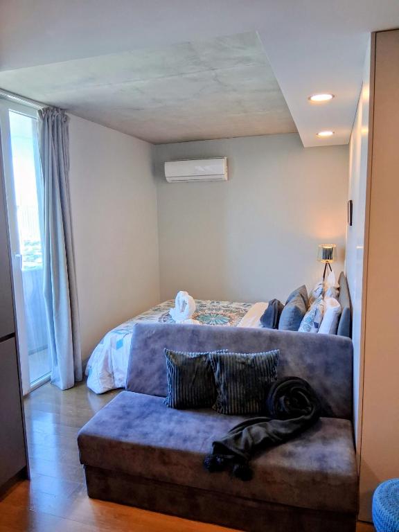 White Design Apartment - 16