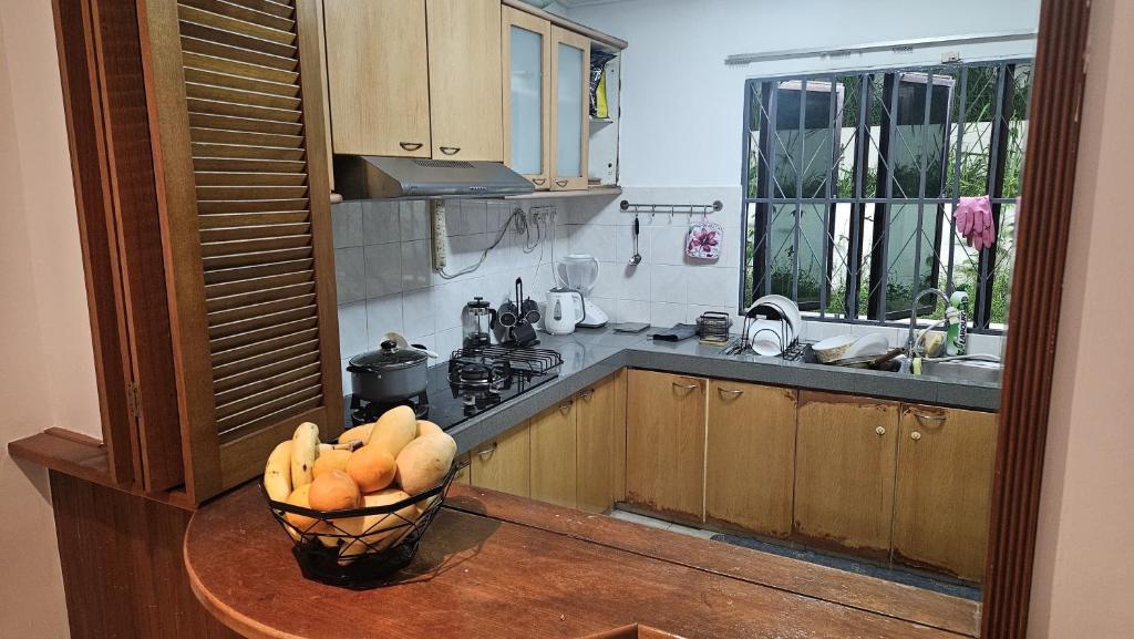 Kuchyň nebo kuchyňský kout v ubytování Cozy 2 Private Rooms in Taman Desa with Shared Bathroom