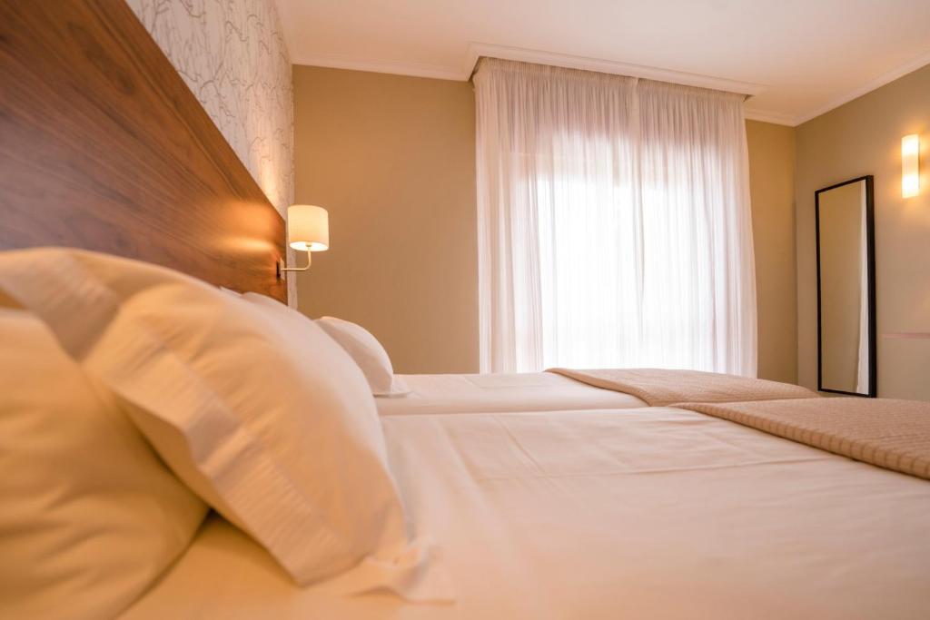 Hotel Piramide - Habitación Doble Con Balcón