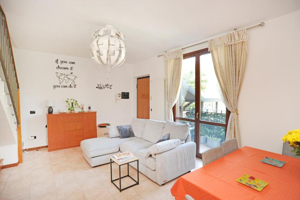 a living room with a couch and a table at Urban Oasis in Cormano