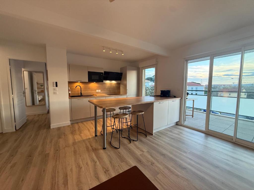 Vue & terrasse Appartement lumineux Fréjus