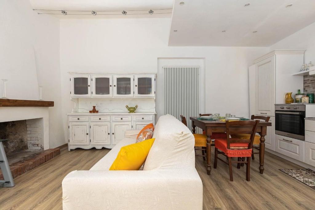 Kuchyň nebo kuchyňský kout v ubytování Trilocale vicino Siena a Due Passi Da Terme Petriolo