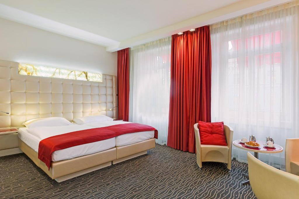 
Double Room with Top View
