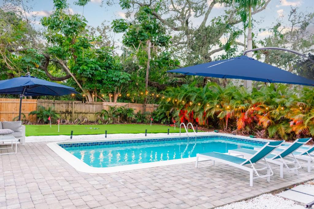 Swimmingpoolen hos eller tæt på Luxury Villa w Heated Pool, Putt-Putt & Bocce